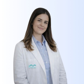 Dra. Caroline Rosa Emergente Coutinho é alergista e imunologista com título pela ASBAI e possui formação pela UNICAMP.